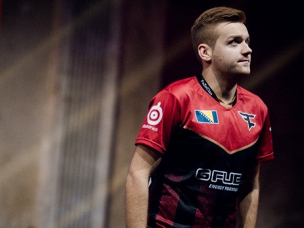 目前T1以7-1位列LCK联赛榜首，GEN和LSB都是6-2 Oner也以600点的POG点数来到排行榜第一名