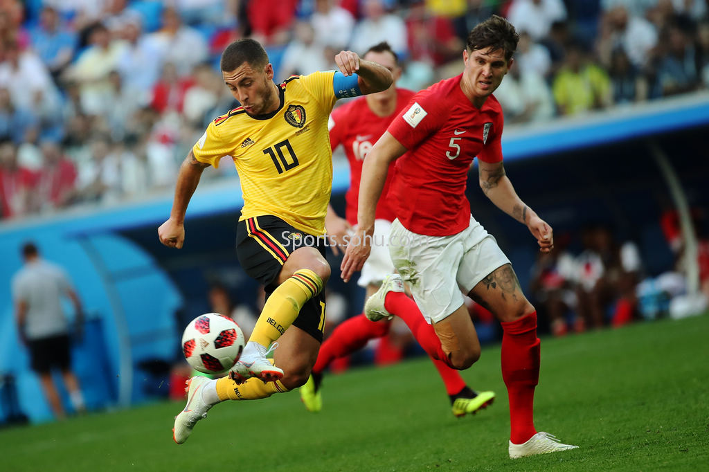 几个镜头解释了中国男足为什么去不了世界杯，因为他们纯属是来搞笑的